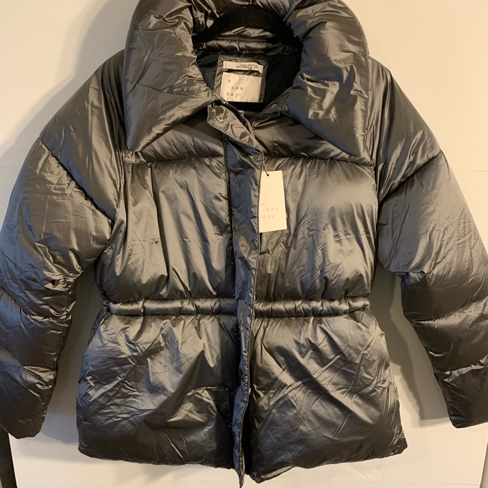 Women’s  Dark Silver Puffer Jacket  Brand New w/ Ta